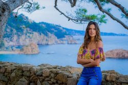 Alessandra Ambrosio para Caras Tossa de Mar Espanha  