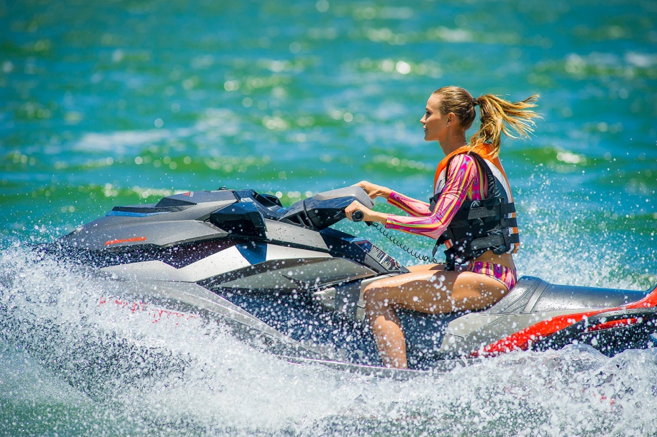 Renata Kuerten para Caras Angra dos Reis Janeiro de 2014