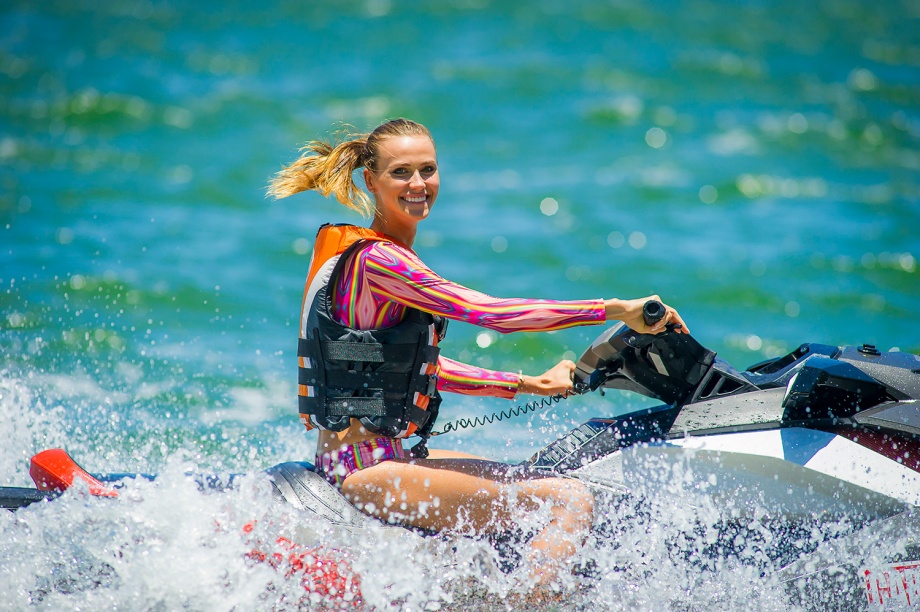 Renata Kuerten para Caras Angra dos Reis Janeiro de 2014