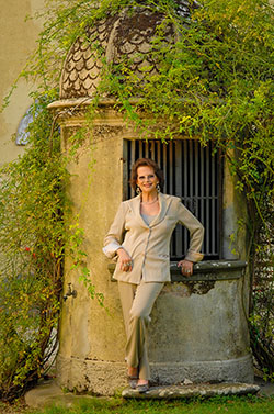 Claudia Cardinale Toscana Setembro 2007 / Revista Caras